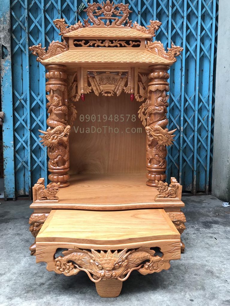 Life is full of joy and good fortune, that the community prays for. And the Thần Tài altar at the shrine has become a regular attraction for people to attend. The image of the holy shrine, especially the altar, will convey sincere affection, the desire for success and good luck to everyone.)